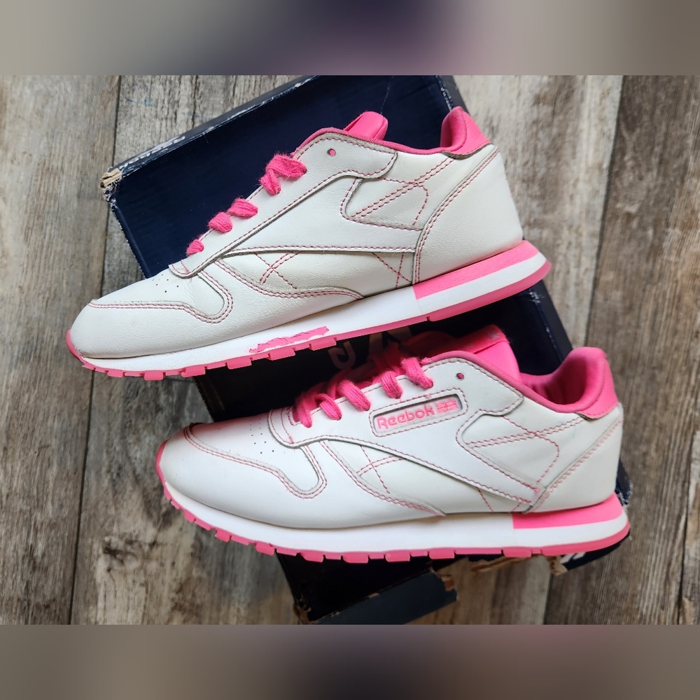 Reebok Classic Grade School Leather Sneaker- White/Pink Threads